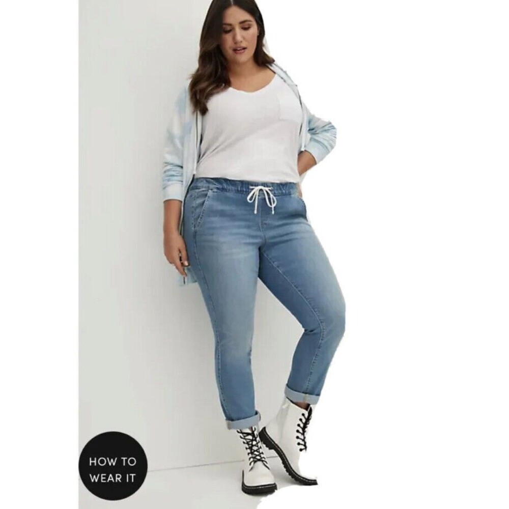nwt Torrid Pull-On Boyfriend Straight Super Soft Mid-Rise Jean 2R